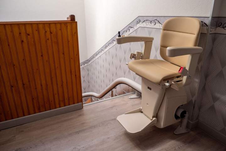 Installation Pose monte-escaliers sur mesure Jazeneuil